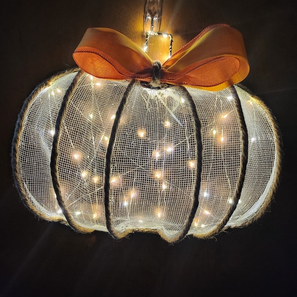 Pumpkin wreath with lights - Picture 5 of 6